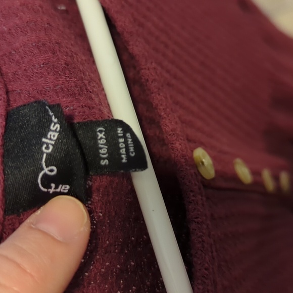 - Girls burgundy scoop neck dress with 4 accent buttons size 6X. 3/$15 - Picture 2 of 3